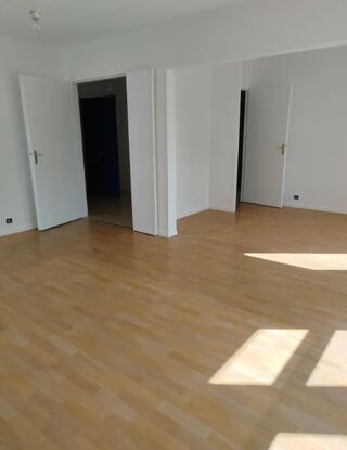  Appartement à louer 4 pièces 97 m²