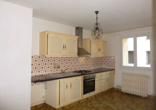  Appartement à louer 3 pièces 83 m²