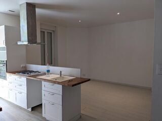  Appartement à louer 5 pièces 180 m²