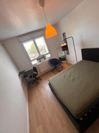  Appartement à louer 4 pièces 80 m²
