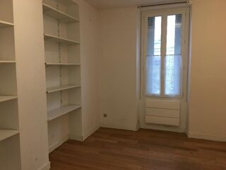  Appartement à louer 2 pièces 33 m²
