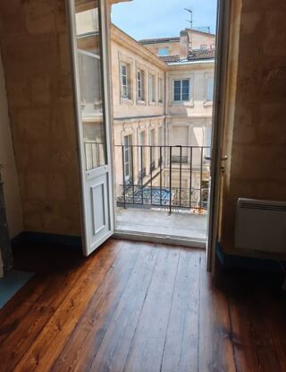  Appartement à louer 4 pièces 110 m²
