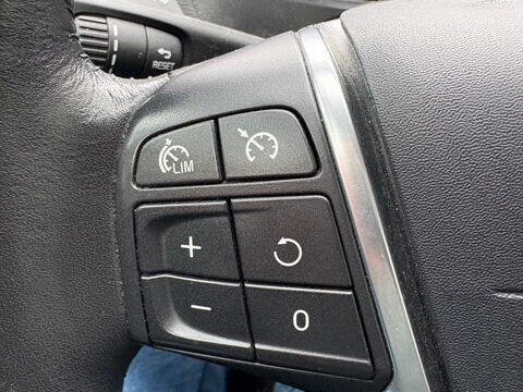 V40 T2 122CH MOMENTUM 2015 occasion 95430 Butry-sur-Oise