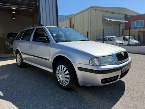 Octavia 1.9 TDI105 4X4 CONFORT/ DISTRI / VIDANGE / 4 PNEUS NEUF / 2006 occasion 38340 Voreppe