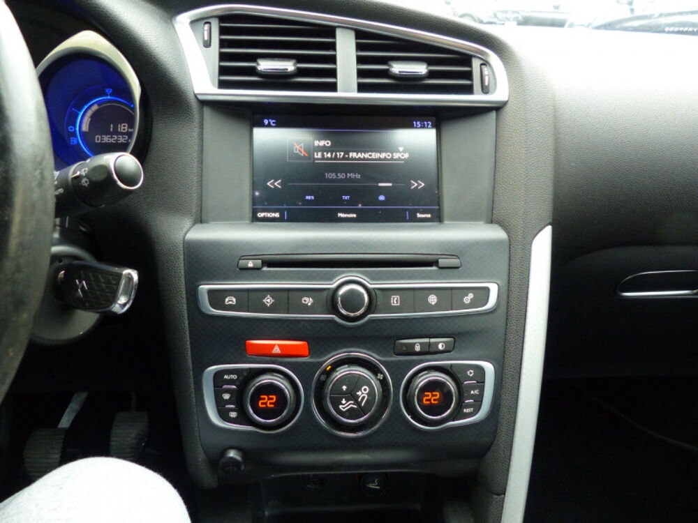 DS4 PURETECH 130CH SPORT CHIC S&S PREMIERE MAIN TOUJOURS ENTRETE 2015 occasion 77144 Mont&eacute;vrain