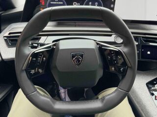 5008 Hybrid 145ch Allure e-DCS6 / Pack vision 360 & drive assist 2025 occasion 28500 Vernouillet