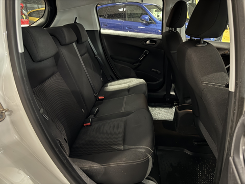 208 ESSENCE 82CH ACTIVE 5P PLB AUTO 2015 occasion 12000 RODEZ