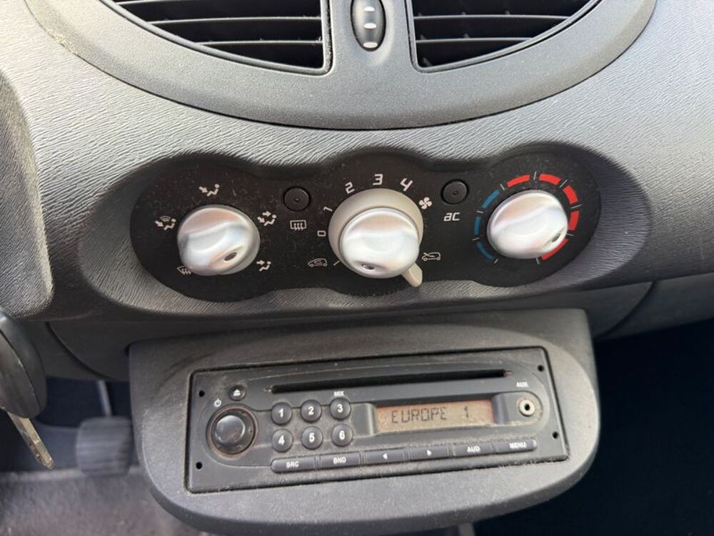 Twingo II 1.2 16V 75CH DYNAMIQUE QUICKSHIFT 2009 occasion 38130 ECHIROLLES
