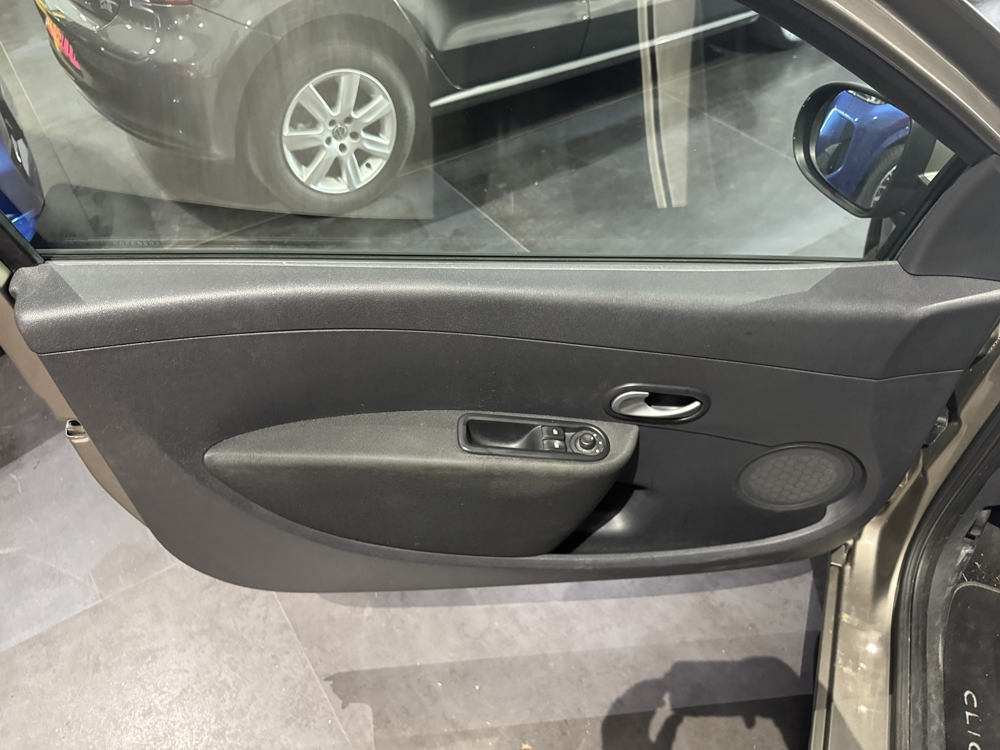 Clio III 1.5 DCI 85CH EXCEPTION PLB AUTO 2009 occasion 12000 RODEZ
