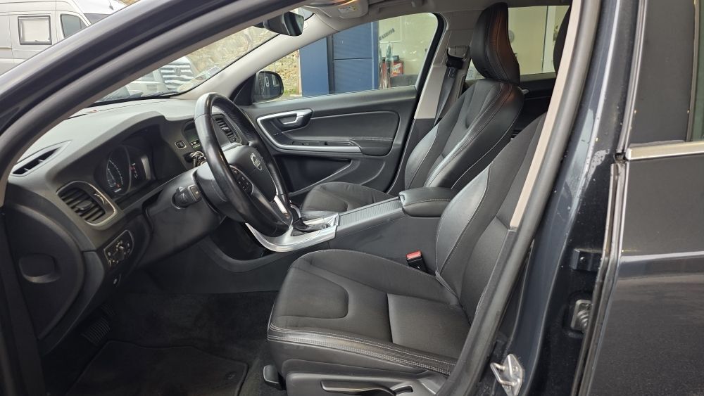 V60 D3 150CH OVERSTA EDITION GEARTRONIC 2018 occasion 56530 QUEVEN