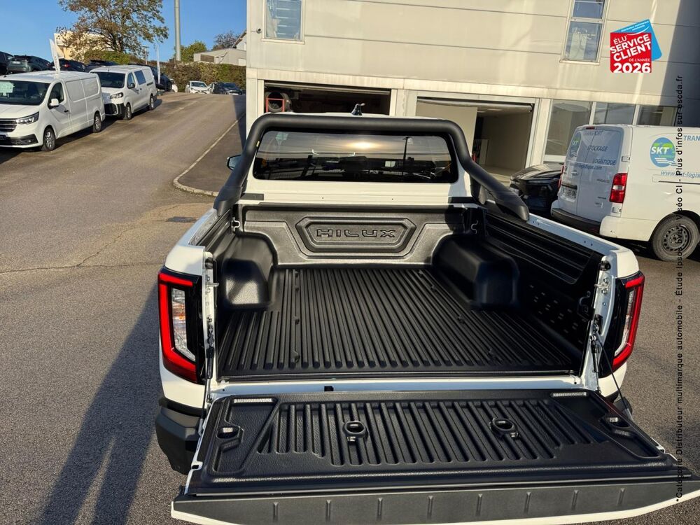 Hilux Hybride 2.8 D-4D 204ch 48V Double Cabine Invicible 4WD 4 pla 2026 occasion 25000 Besan&ccedil;on