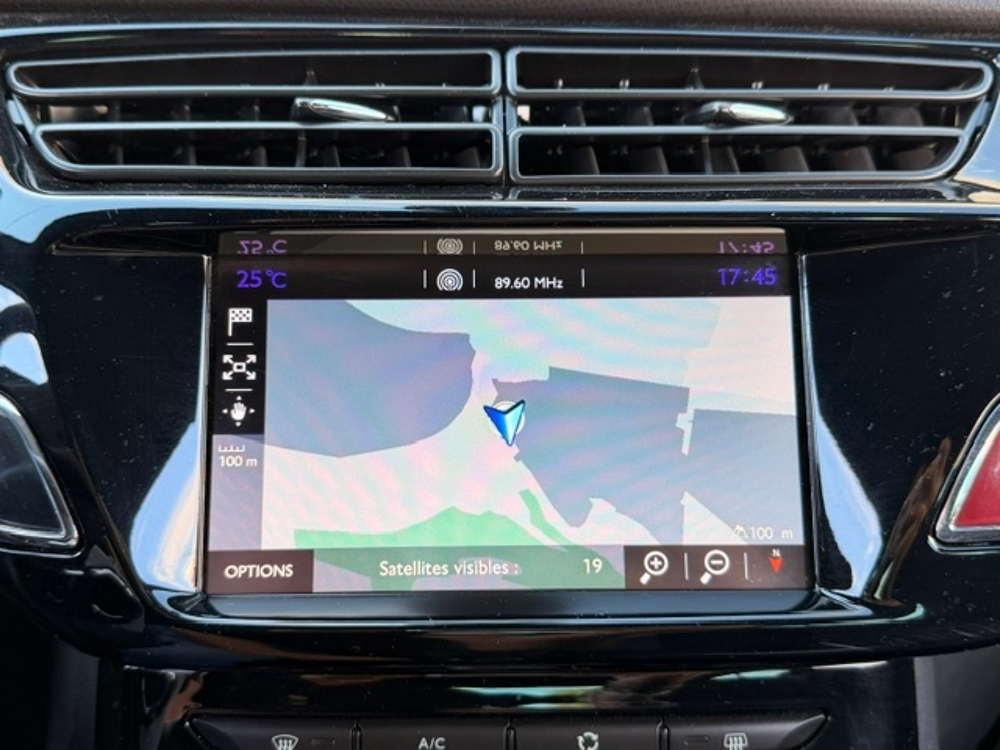 DS3 PURETECH 82CH SO CHIC DISTRIBUTION NEUVE 2015 occasion 16400 Puymoyen