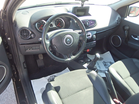 Clio III 1.5 DCI 75CH NIGHT&DAY ECO&sup2; 5P 2011 occasion 10600 Savi&egrave;res