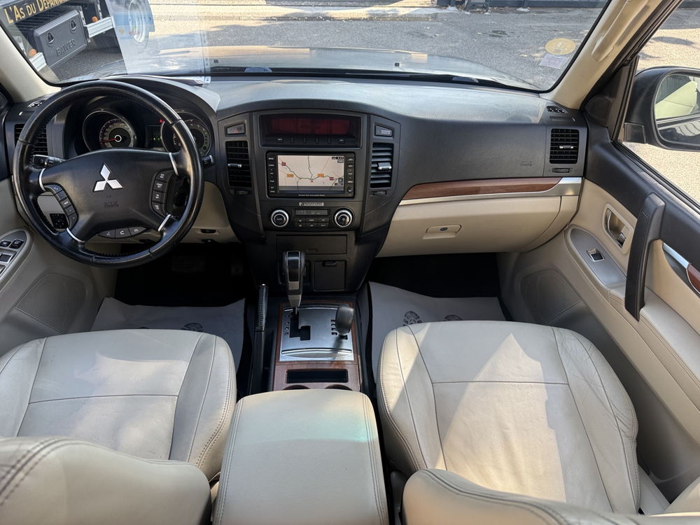 Pajero 3.2 DI-D200 FAP INSTYLE BA LONG/ 4 PNEUS ET REVISION NEUF / 2011 occasion 38340 Voreppe
