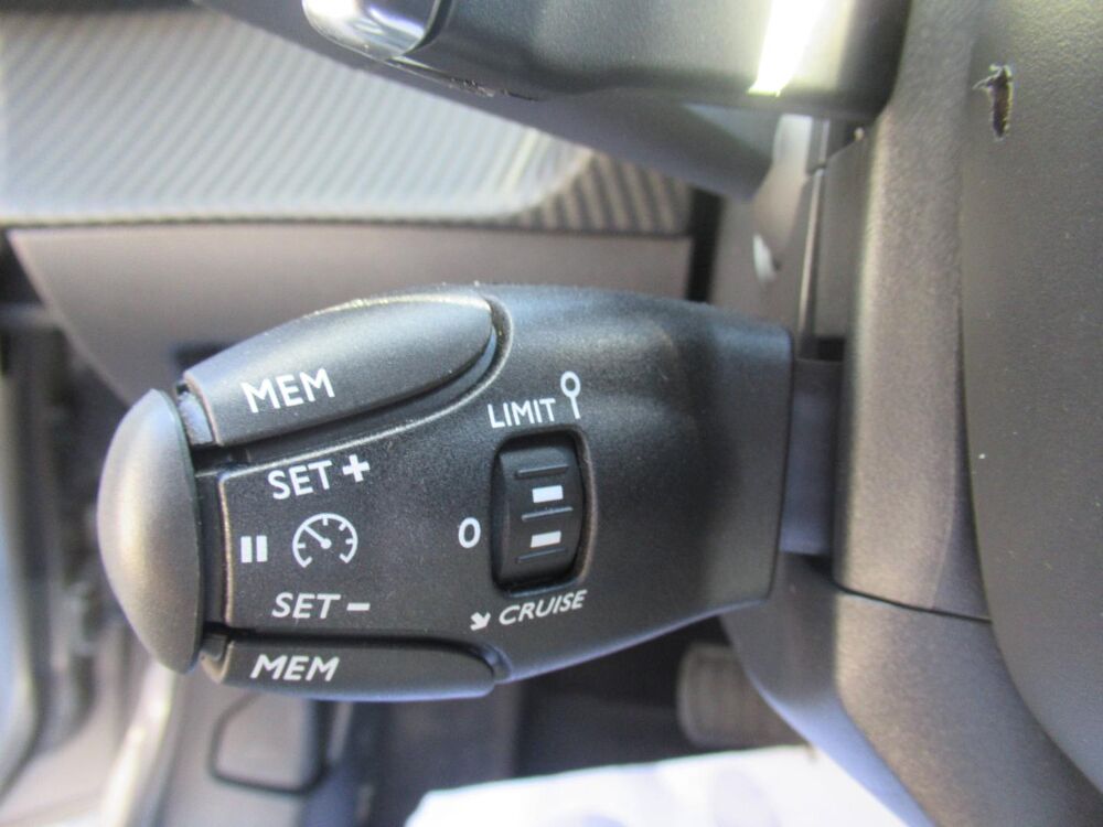 208 1.2 Hybrid 110ch Allure e-DCS6 2025 occasion 91650 BREUILLET