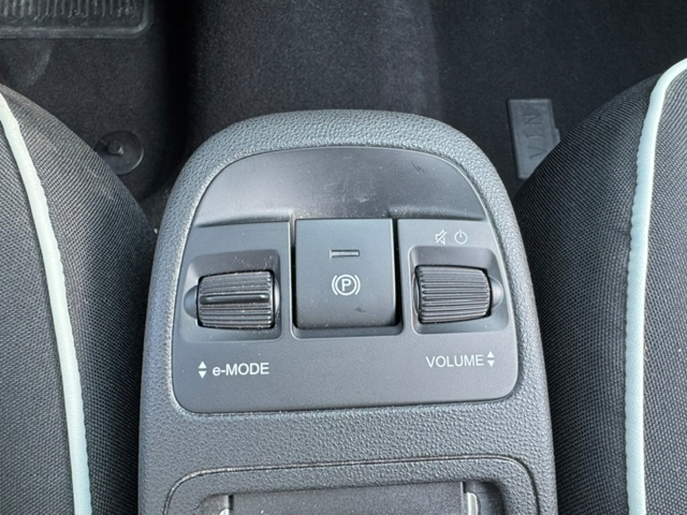 500 E 118CH PACK CONFORT 42KWH 2023 occasion 16400 Puymoyen