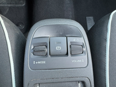 500 E 118CH PACK CONFORT 42KWH 2023 occasion 16400 Puymoyen