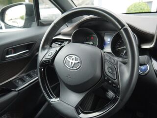 C-HR 122H DISTINCTIVE 2WD E-CVT / DISTRIBUTION A CHAINE 2017 occasion 38260 La C&ocirc;te-Saint-Andr&eacute;