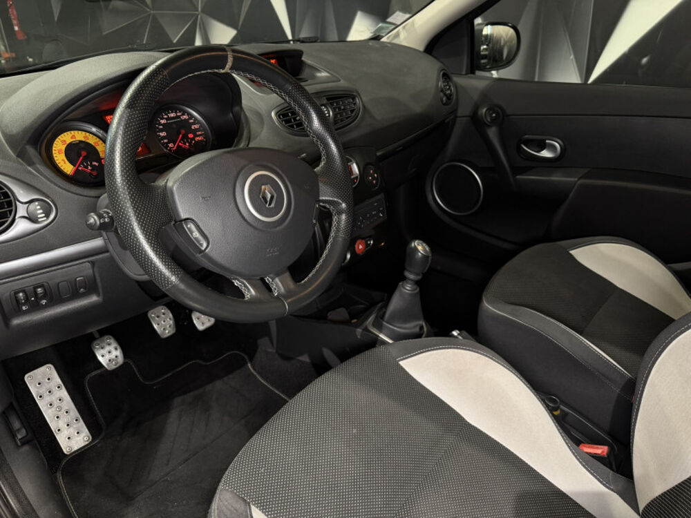 Clio III 2.0 16V 203CH RENAULT SPORT CUP 3P 2011 occasion 63170 Aubi&egrave;re