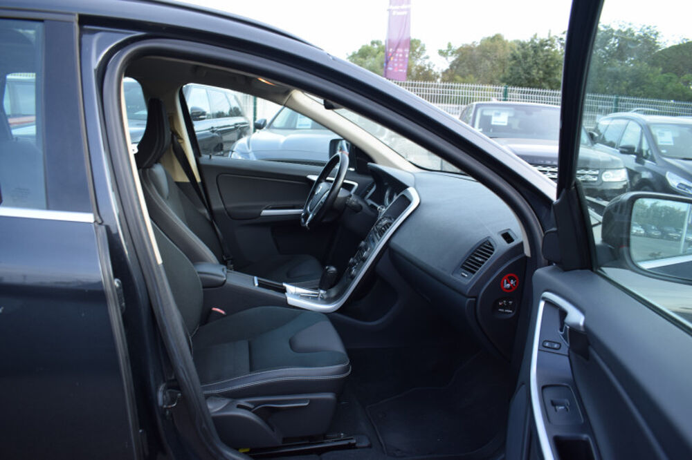 XC60 D3 AWD 163CH MOMENTUM GEARTRONIC 2011 occasion 34740 Vendargues