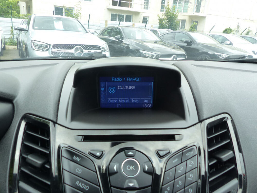 Fiesta 1.0 ECOBOOST 100CH TITANIUM POWERSHIFT 5P 2016 occasion 77144 Mont&eacute;vrain