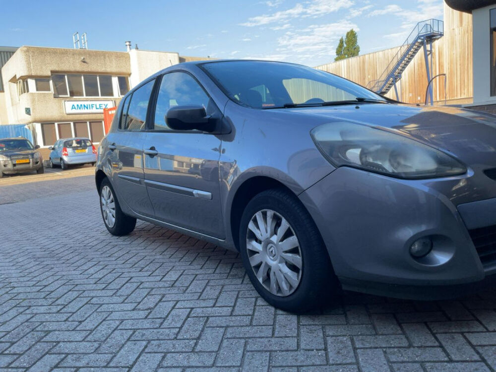 Clio III 1.5 DCI 90CH 20TH ECO&sup2; 3P 2011 occasion 57185 CLOUANGE