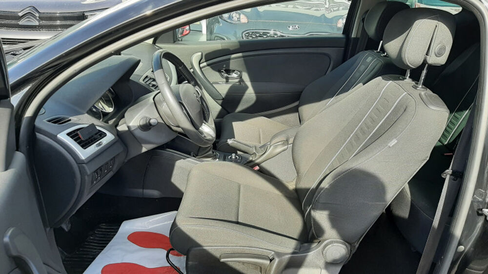 M&eacute;gane III Coup&eacute; 1.6 DCI 130CH ENERGY FAP BOSE ECO&sup2; 2012 occasion 08000 Warcq