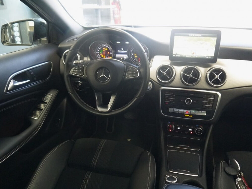 Classe GLA 200 D SENSATION 7G-DCT / DISTRIBUTION A CHAINE 2017 occasion 38260 La C&ocirc;te-Saint-Andr&eacute;