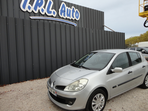 Annonce voiture Renault Clio III 3400 €