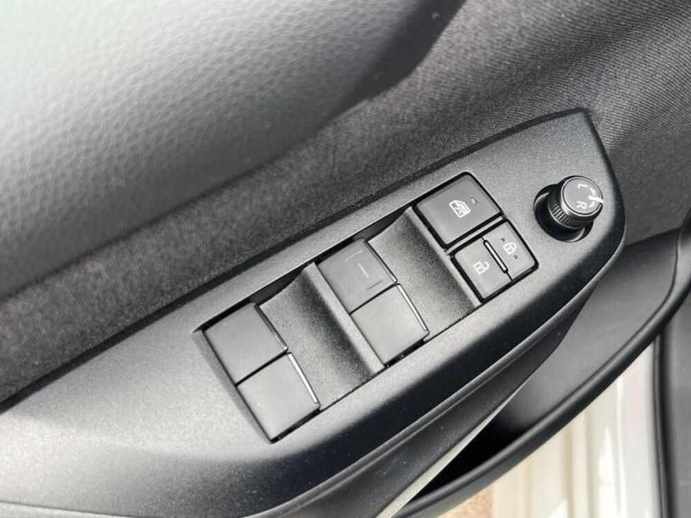 Yaris 116h Design 5p MC24 2025 occasion 13400 Aubagne