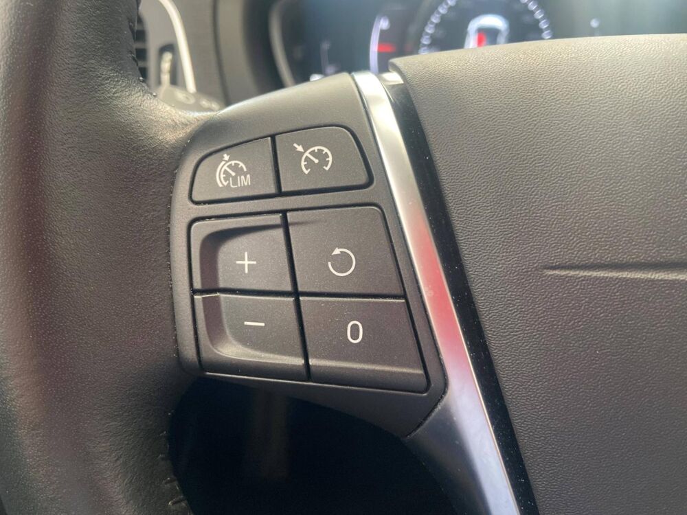 V40 T2 122ch Signature Edition Geartronic 2019 occasion 78200 BUCHELAY