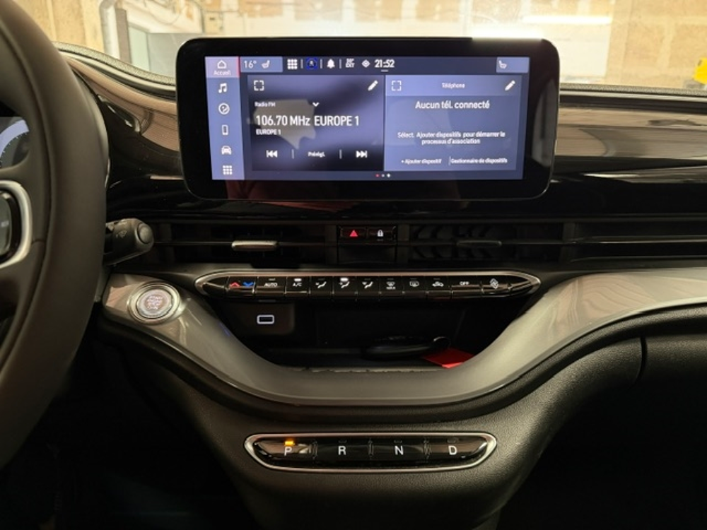 500 E 118CH PACK CONFORT 42KWH 2023 occasion 16400 Puymoyen