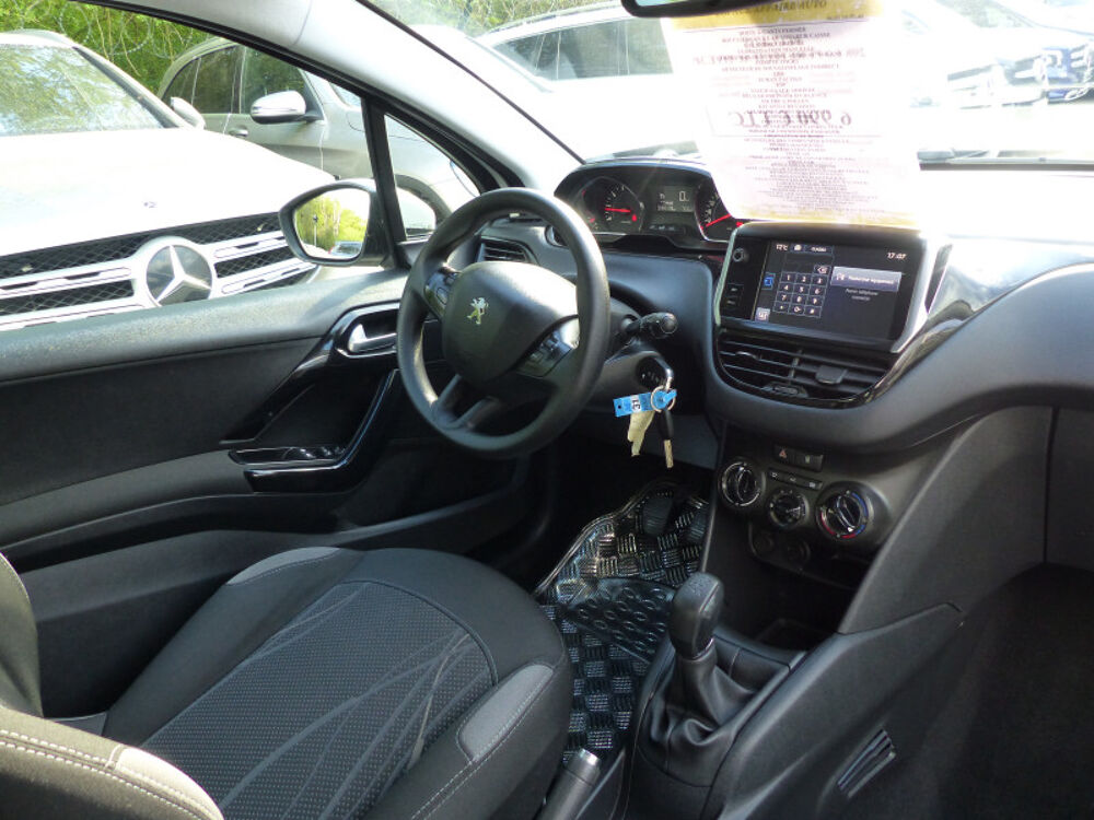 208 1.0 PURETECH ACTIVE 3P 2014 occasion 77144 Mont&eacute;vrain