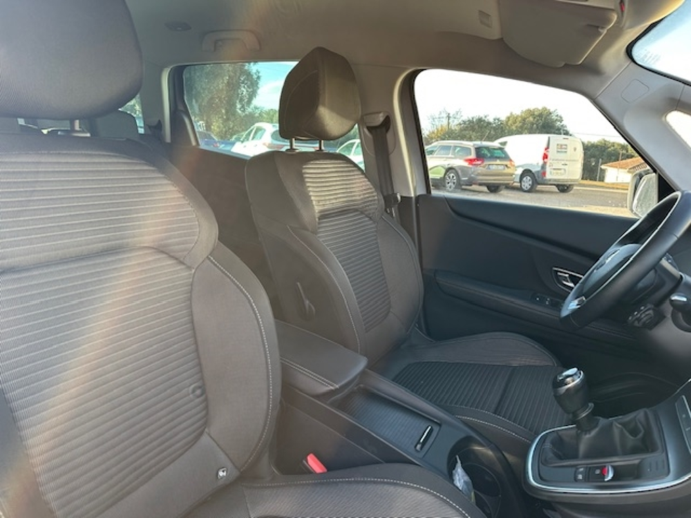 Grand scenic IV 1.7 BLUE DCI 120CH BUSINESS 7 PLACES 2020 occasion 16400 Puymoyen