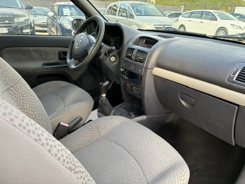 Clio II 1.5 DCI 65CH CAMPUS CLIM DISTRIBUTION NEUVE 2006 occasion 30360 V&eacute;z&eacute;nobres