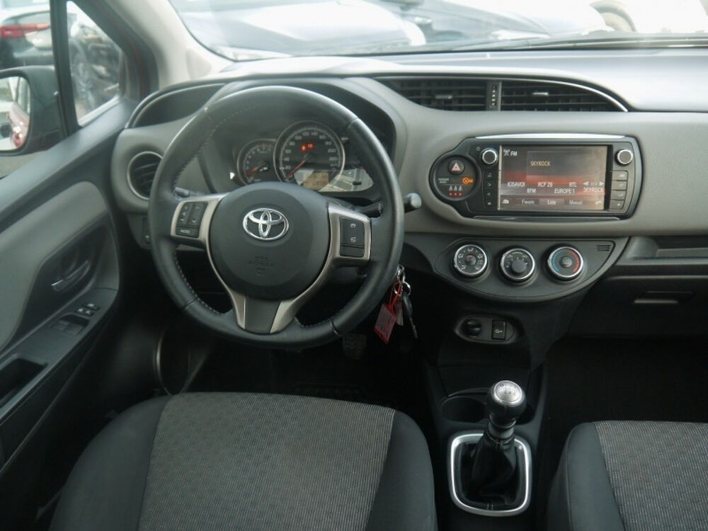 Yaris 100 VVT-I FRANCE 5P / DISTRIBUTION A CHAINE 2015 occasion 38260 La C&ocirc;te-Saint-Andr&eacute;