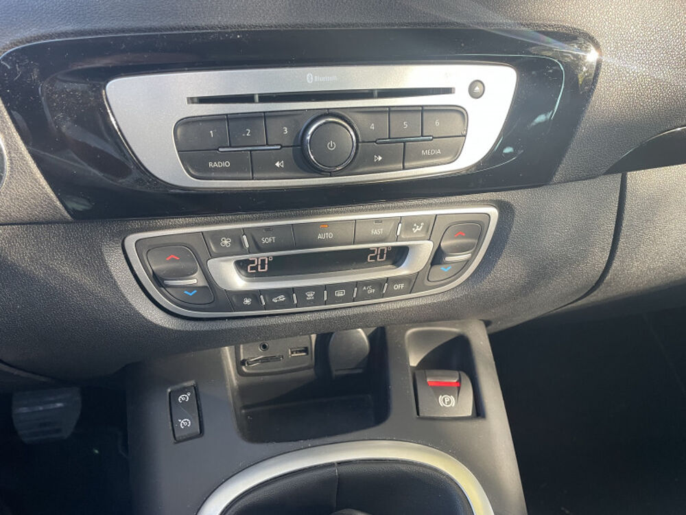 Sc&eacute;nic III 1.5 DCI 110CH ENERGY BOSE ECO&sup2; EURO6 2015 2016 occasion 34970 Lattes