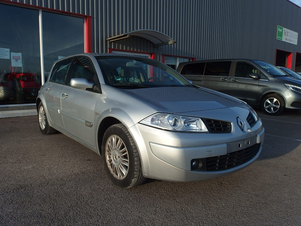 M&eacute;gane II 2.0 16V 135CH LUXE PRIVILEGE BVA 2006 occasion 10600 Savi&egrave;res