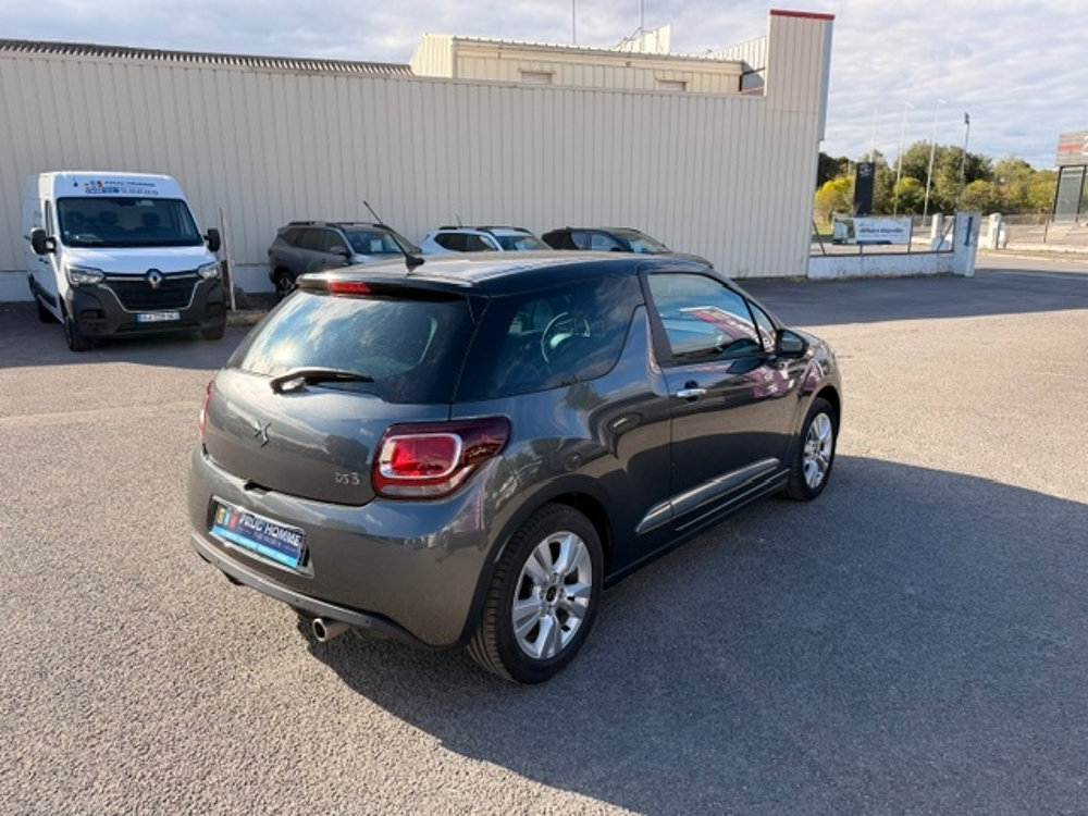 DS3 PURETECH 82CH SO CHIC DISTRIBUTION NEUVE 2015 occasion 16400 Puymoyen