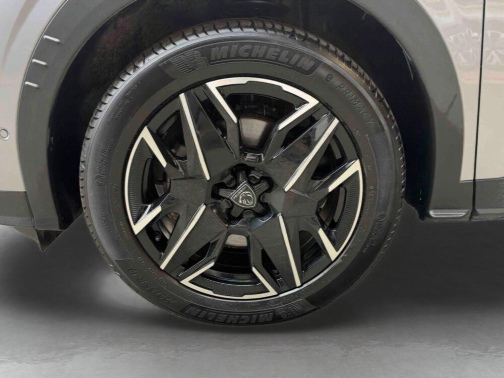 5008 Hybrid 145ch Allure e-DCS6 / Pack vision 360 & drive assist 2025 occasion 28500 Vernouillet