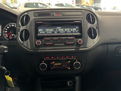 Tiguan 1.4 TSI 122CH BLUEMOTION SPORT PREMIERE MAIN 57 500 KM 2012 occasion 12000 RODEZ