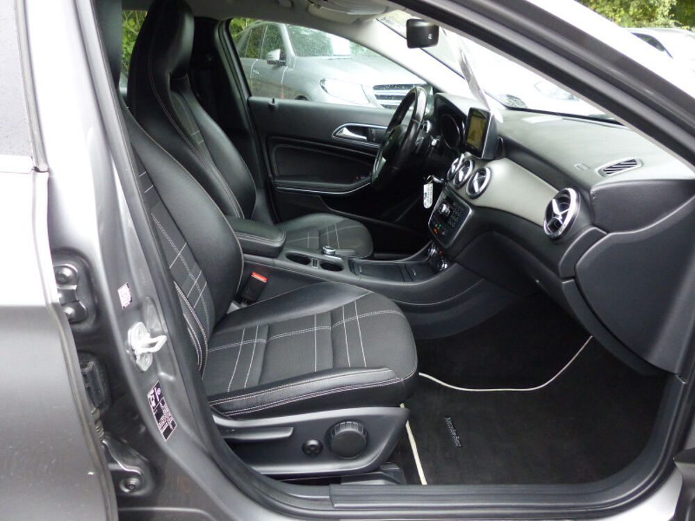 Classe GLA 200 CDI SENSATION 4MATIC 7G-DCT 2015 occasion 77144 Mont&eacute;vrain