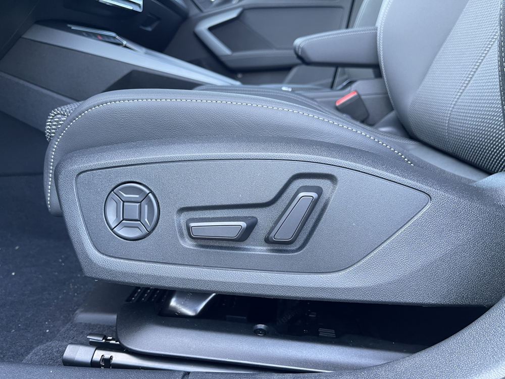 A3 1.5 TFSI 150CH HYBRIDE S LINE S TRONIC 7 2026 occasion 33700 M&eacute;rignac