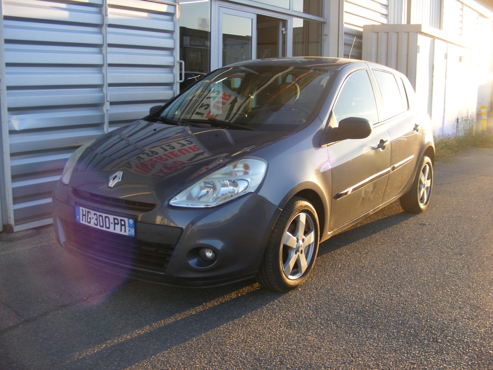 Clio III III 1.2 16V 75CH EXPRESSION 5P 2009 occasion 38150 Salaise-sur-Sanne