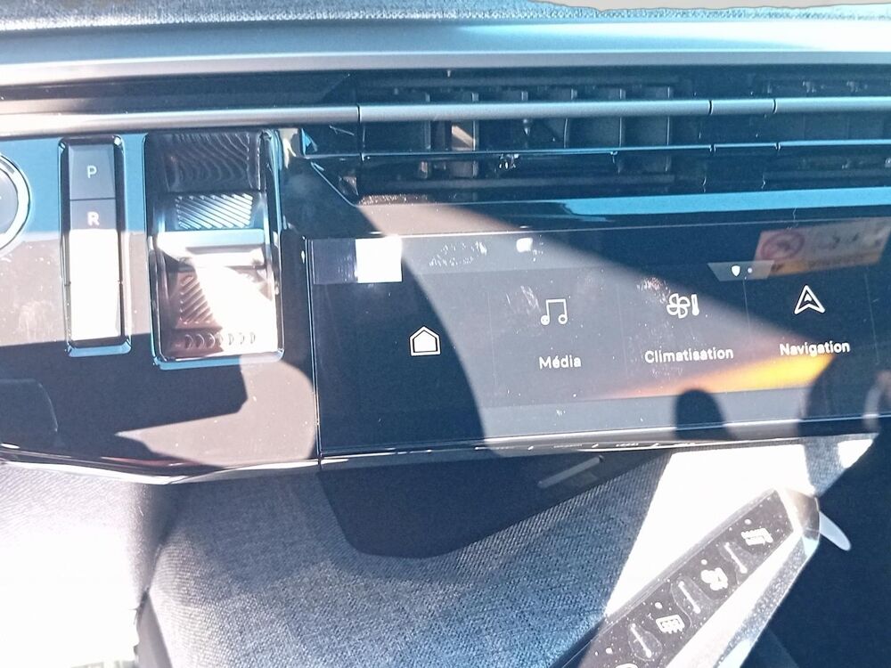 3008 1.2 Hybrid 145ch Allure e-DCS6 / Pack Panoramic Navigation 2026 occasion 28500 Vernouillet