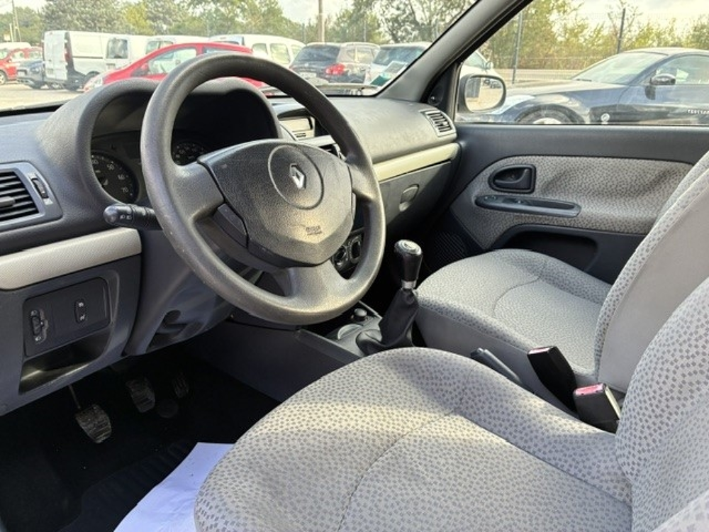 Clio II 1.5 DCI 65CH CAMPUS CLIM DISTRIBUTION NEUVE 2006 occasion 30360 V&eacute;z&eacute;nobres