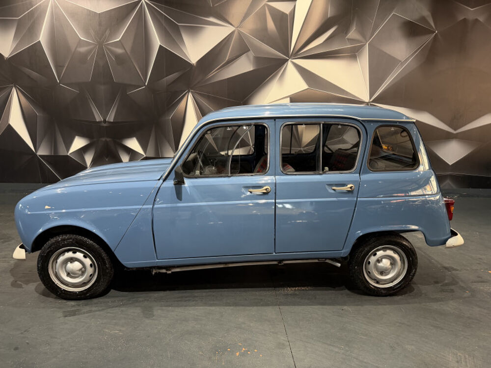 R4 112302 A 1985 occasion 63170 Aubi&egrave;re
