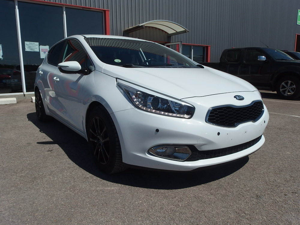 Ceed 1.6 CRDI 110CH BUSINESS ISG 2014 occasion 10600 Savi&egrave;res