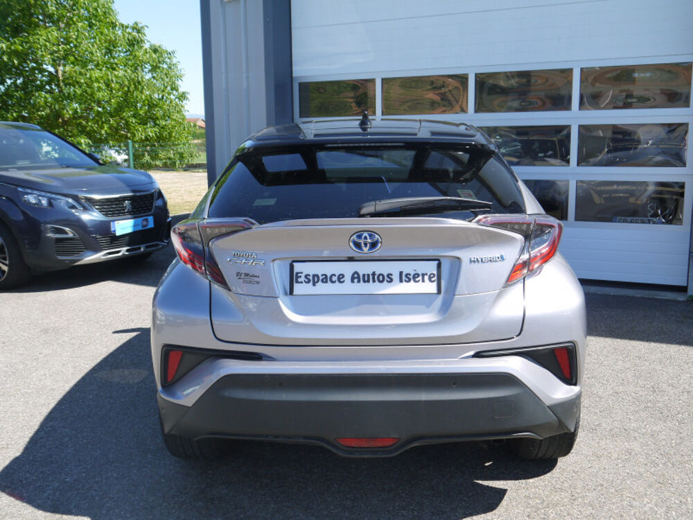 C-HR 122H GRAPHIC 2WD E-CVT / DISTRIBUTION A CHAINE 2018 occasion 38260 La C&ocirc;te-Saint-Andr&eacute;