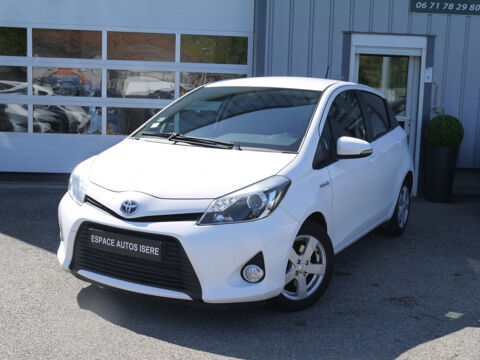 Toyota Yaris HSD 100H DYNAMIC 5P 2014 occasion La C&ocirc;te-Saint-Andr&eacute; 38260